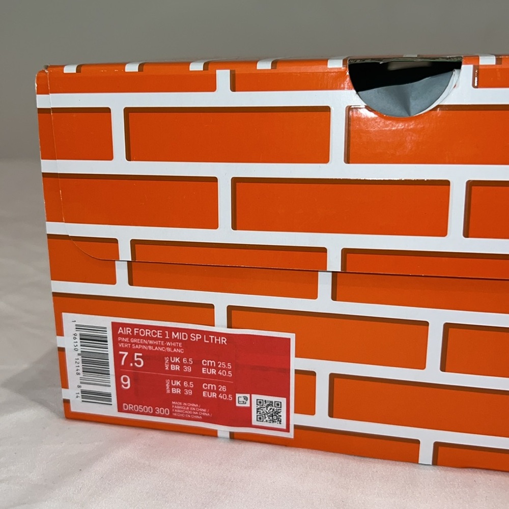 Off-White Nike Sneakers - Picture 5 of 7